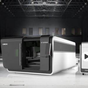 Оптоволоконный лазерный станок с защитной кабиной LF3015GA